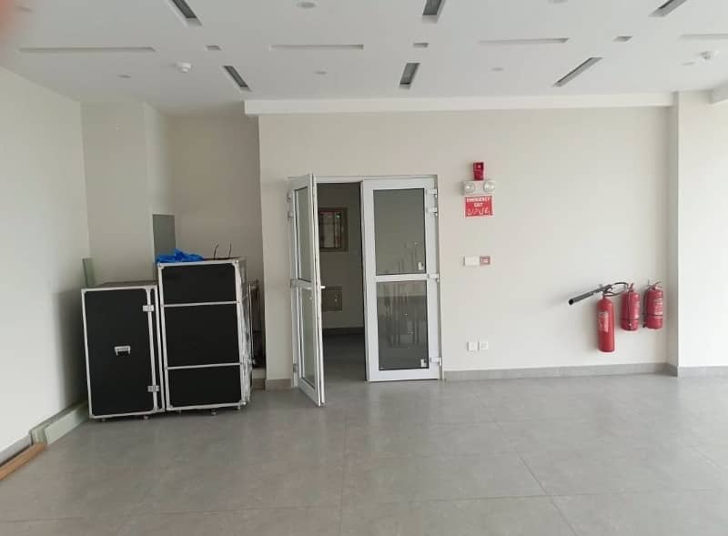 4 Marla 3rd Floor Office With Elevator For Rent In DHA Phase 6 Main Boulevard, Lahore. 2