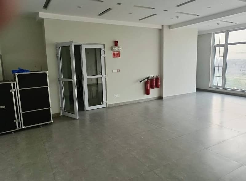 4 Marla 3rd Floor Office With Elevator For Rent In DHA Phase 6 Main Boulevard, Lahore. 3