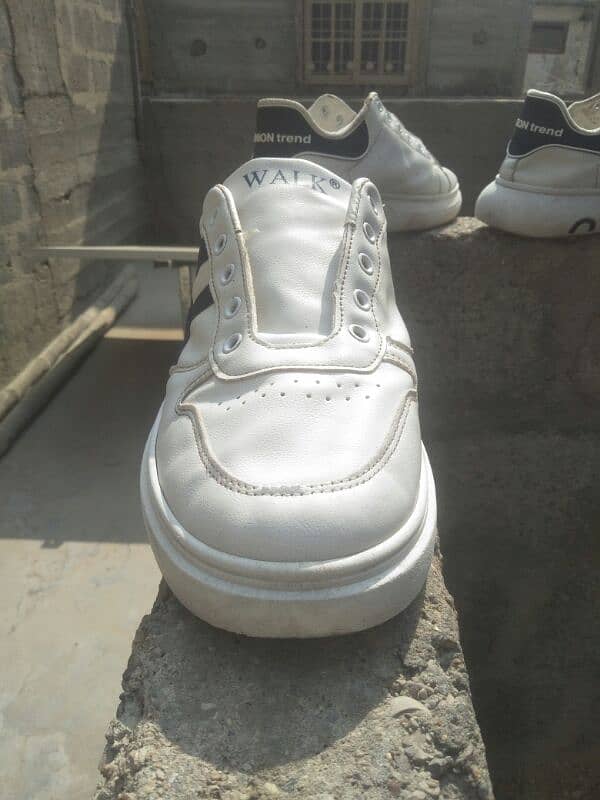 Imported men's white sneakers 3