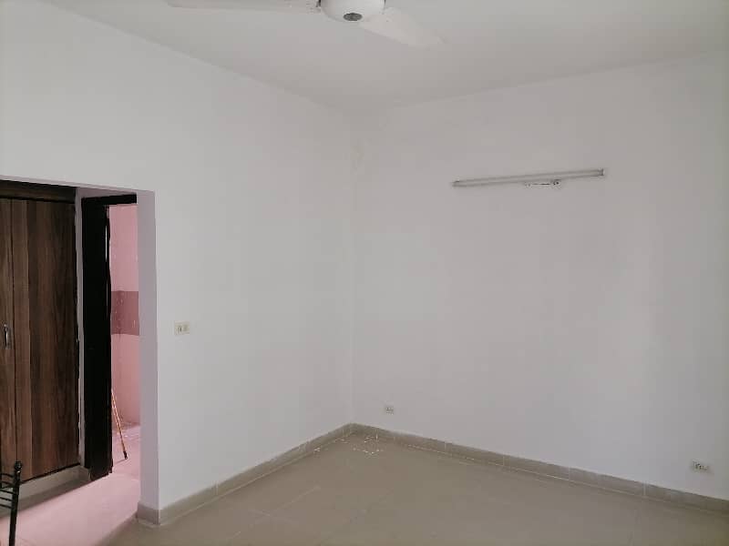 Beautifully Constructed Flat Is Available For rent In Askari 10 1