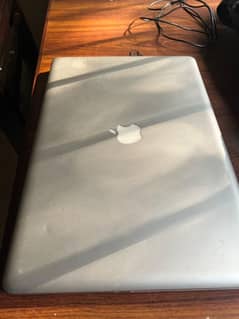 macbook Pro Intel core i7 2.2 ghz 17 inches screen