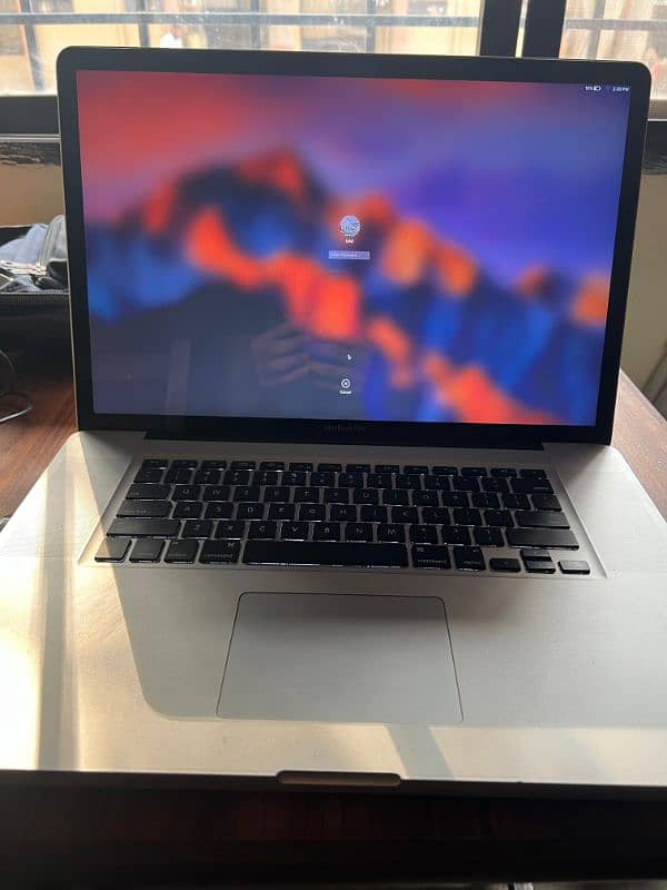 macbook Pro Intel core i7 2.2 ghz 17 inches screen 1