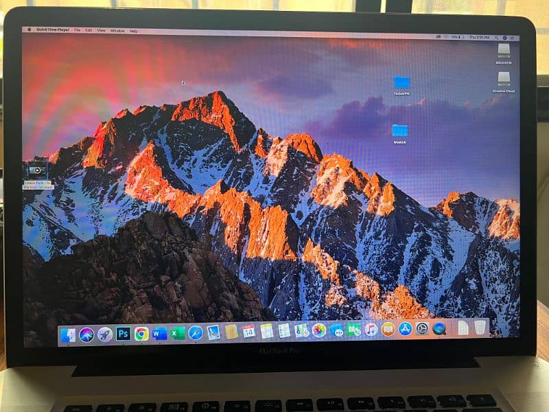 macbook Pro Intel core i7 2.2 ghz 17 inches screen 4