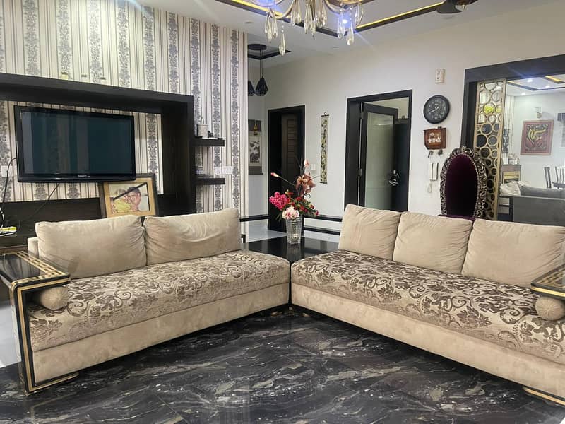 6 seater L shape sofa with Table 4