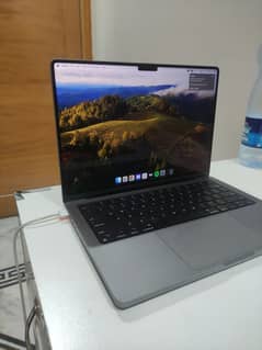 14" MacBook Pro Apple M1 Pro Chip 16GB 512GB MKGP3