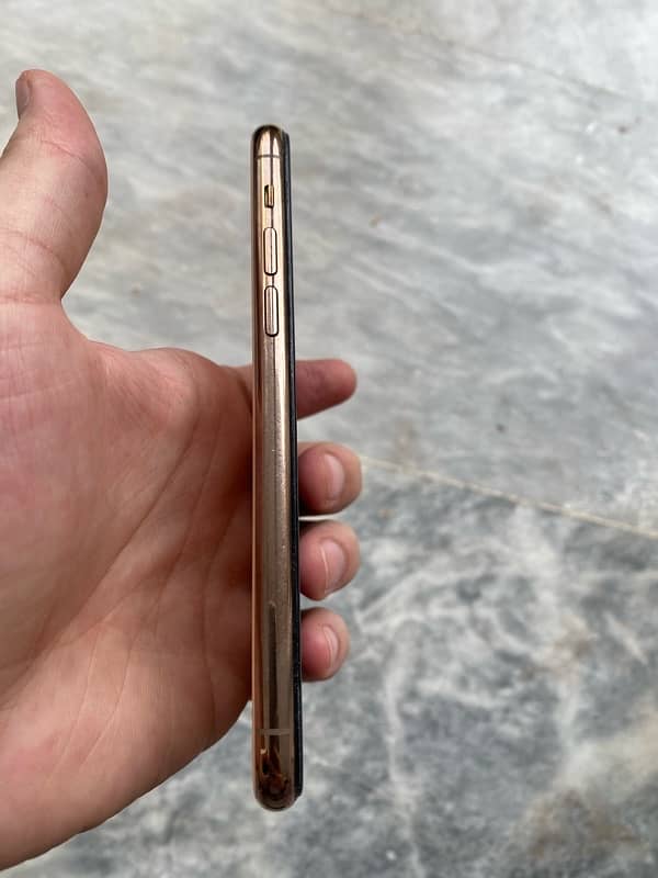 iPhone 11 pro Golden (Pta Approved) 1