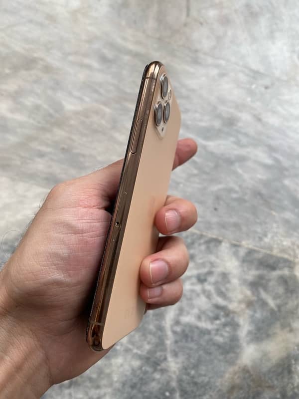 iPhone 11 pro Golden (Pta Approved) 3