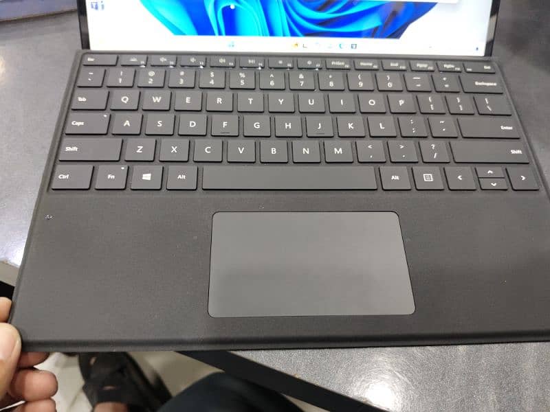 Microsoft surface X 16gb ram 512gb SSD majic keyboard stylus 0