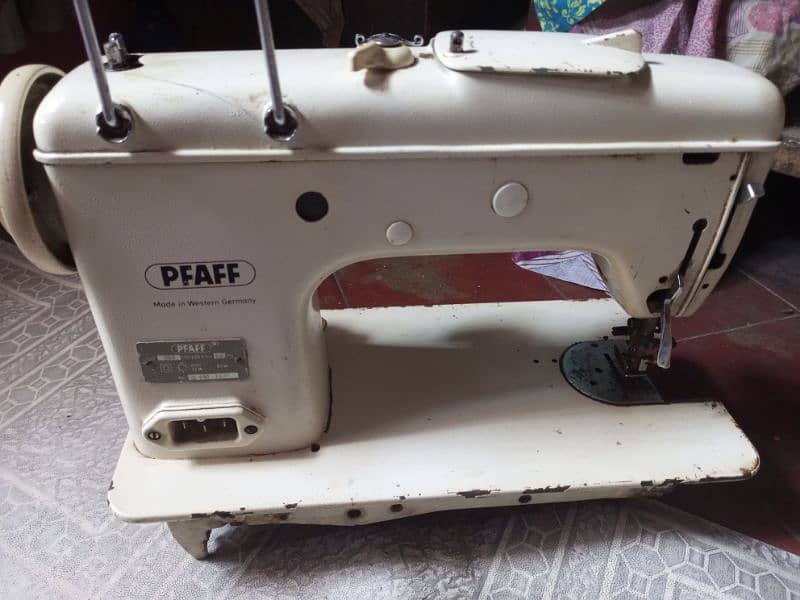 PFAFF sewing machine with motor 2