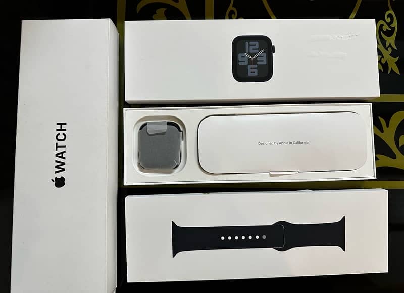 apple watch SE 2 generation (2024) brand new in warranty 1