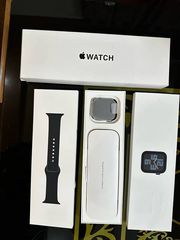 apple watch SE 2 generation (2024) brand new in warranty 13