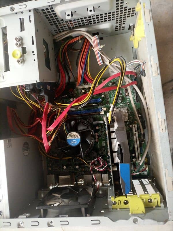 Gaming Pc with 2 gaming high quality monitors. 4