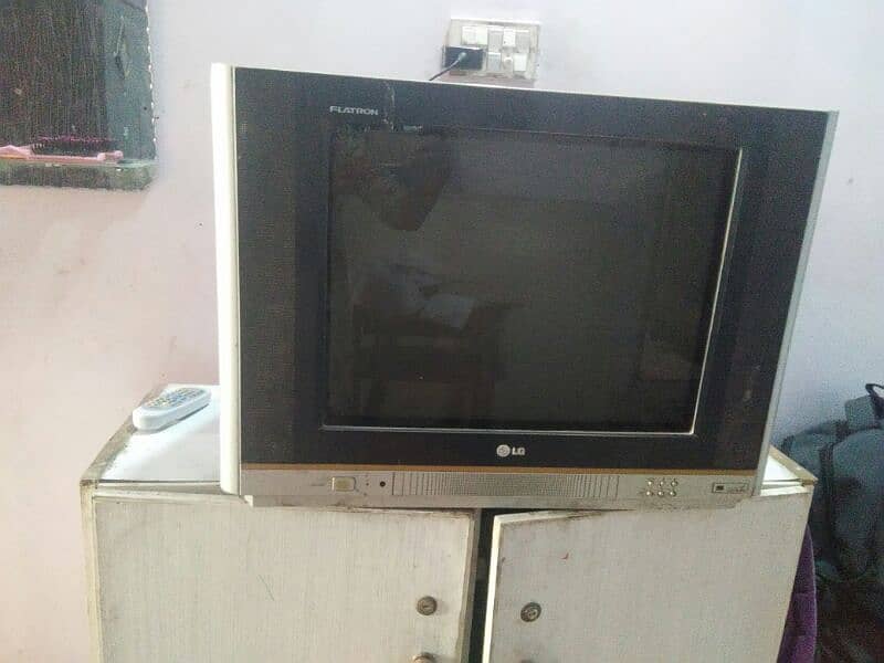 LG ka on full size t v Sath stove or baby cot bhi hy 1