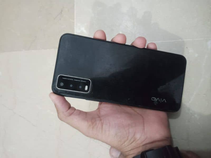 vivo y20 god condition batery timng god pta aproved with box charger 3