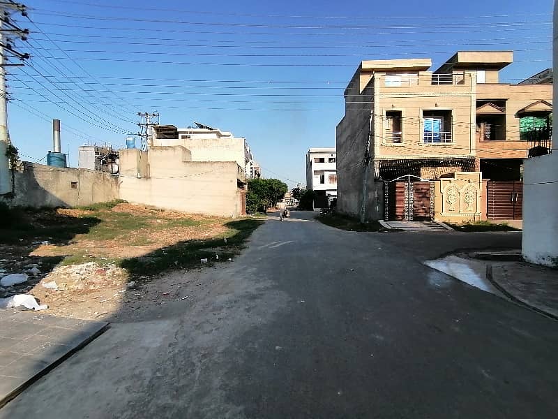 In Al Rehman Phase 2 - Block H House For sale Sized 3 Marla 1