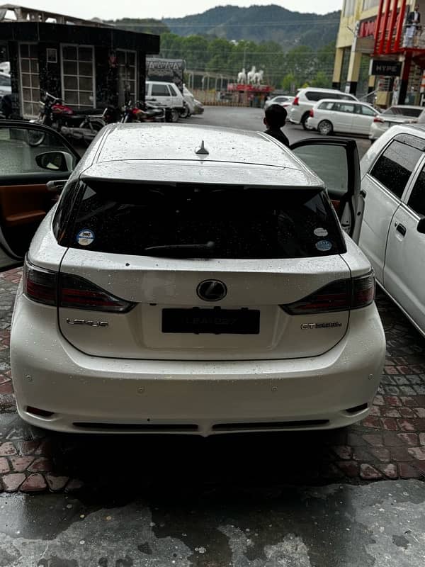 Lexus CT200h 2