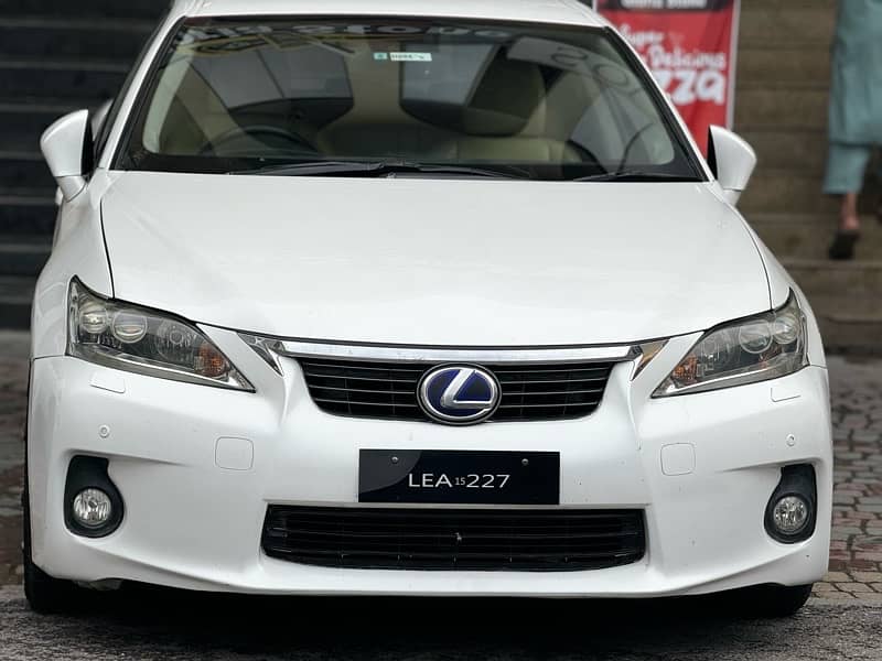 Lexus CT200h 13