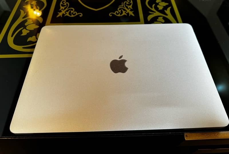 macbook pro 2017 in new condition 1