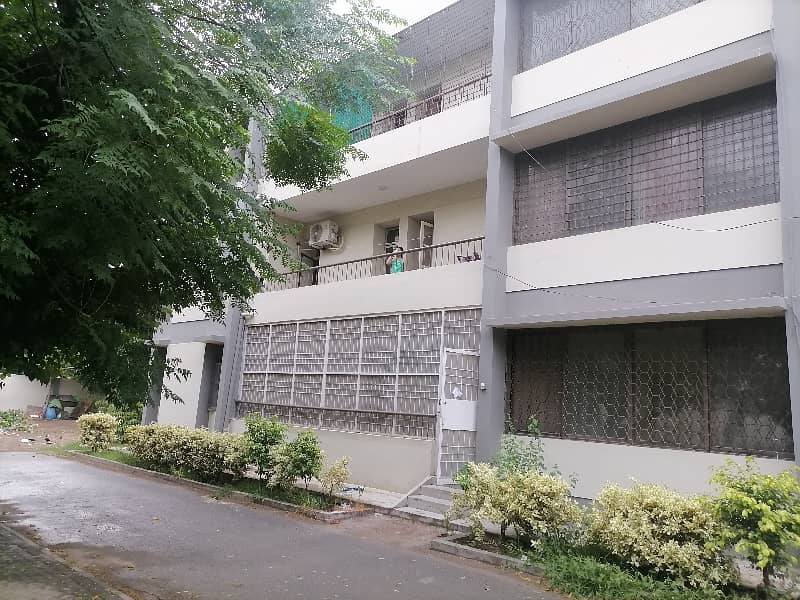 A 10 Marla Flat In Lahore Is On The Market For rent 3