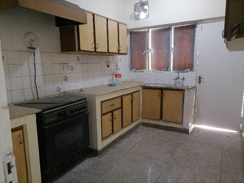 Flat For sale In Rs. 33000000 7