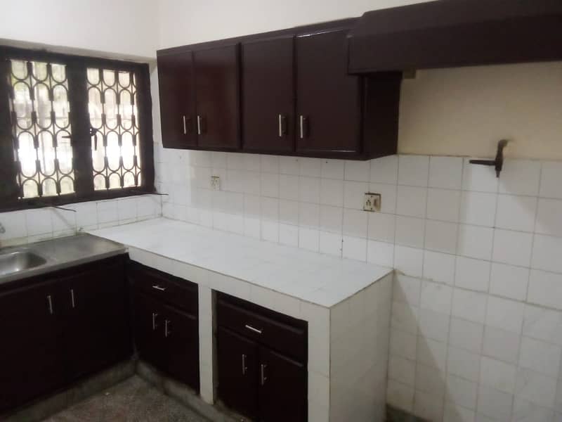 Centrally Located Flat In Askari 5 Is Available For sale 6