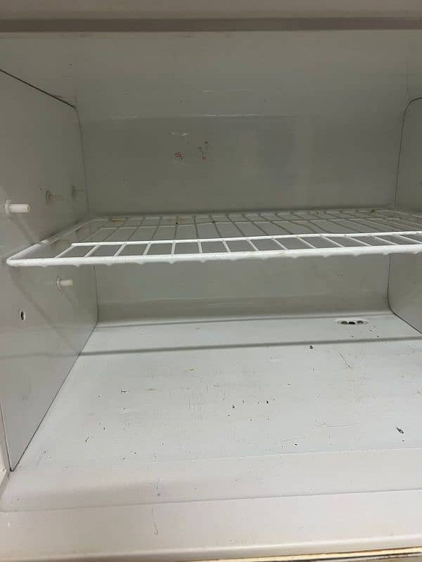 Frige very good condition 2