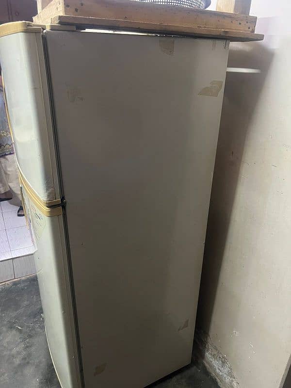 Frige very good condition 7