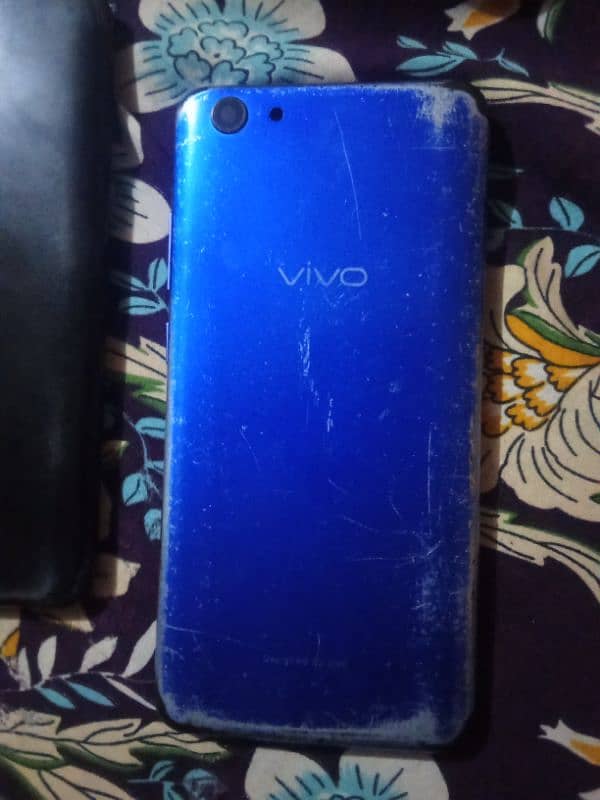 vivo y81 two phones 1