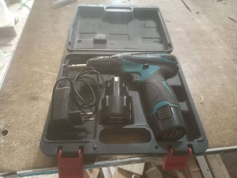 cordless drill 12 volt like new 3