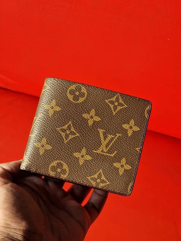 LV wallet 2