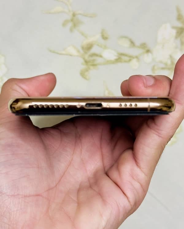 iphone xs max pta aproved physical plus esim both aproved 10/10 Gold 4