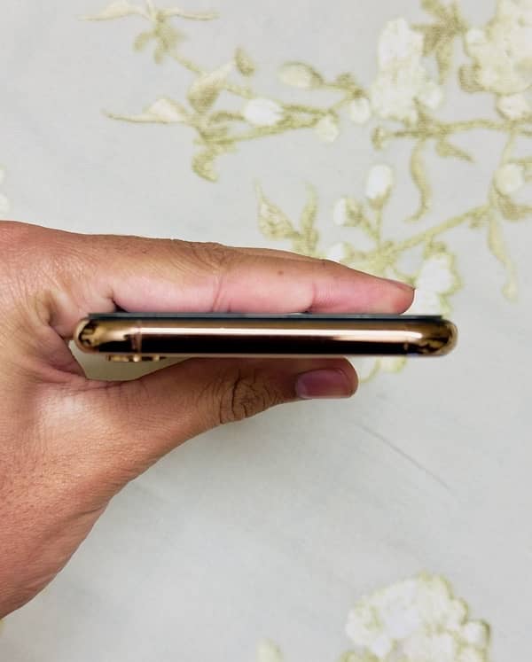 iphone xs max pta aproved physical plus esim both aproved 10/10 Gold 5