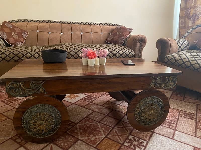 5 seater sofa / Table 3