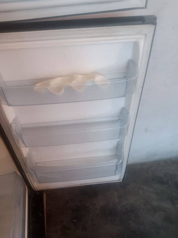 selling fridge 2