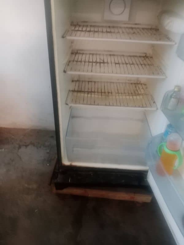 selling fridge 4