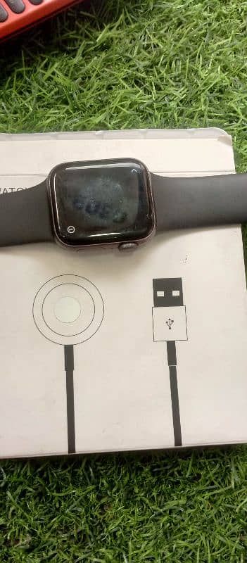 Apple Watch Series 5   40mm 9