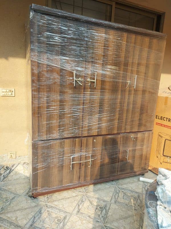 3 door Almari / Wood cupboard / Wardrobe for sale/almirah/stand 0