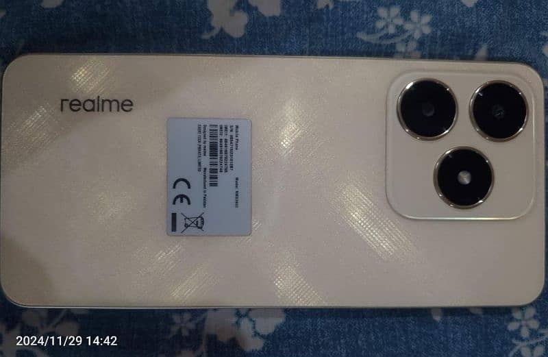 Realme c61 6/128 with box 3