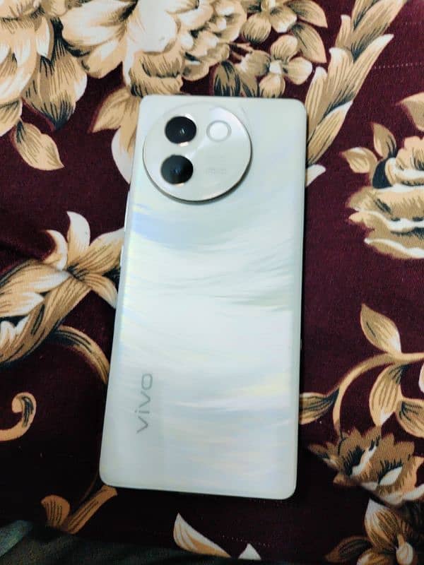 Vivo v30E Urgent for sale 8/256 4