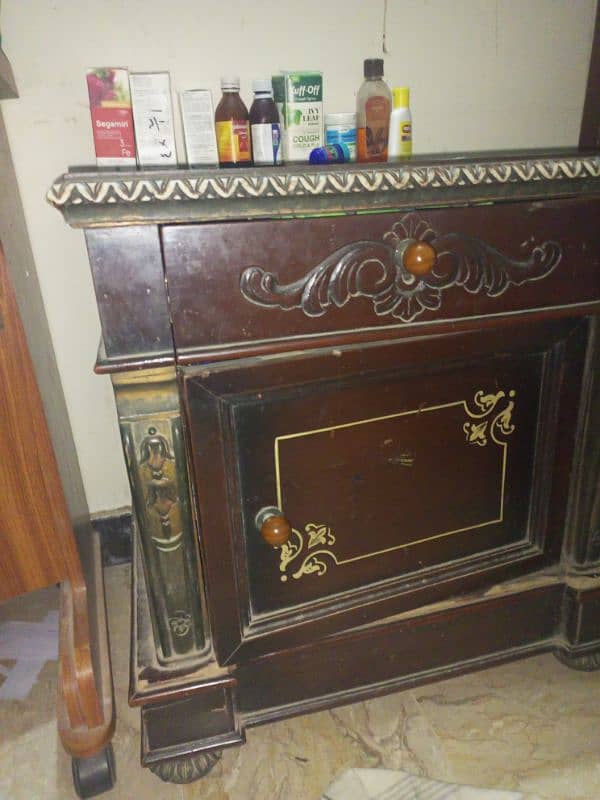 urgent sell my wood Dressing table & side table 5