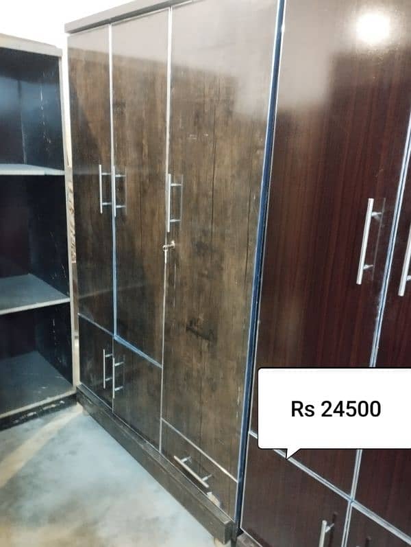 Wardrobe 3 door / Almari / cupboard / furniture / suiting almari 1