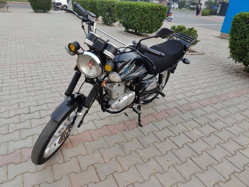 Suzuki GS 150 SE low mileage total genuine lush condition 4