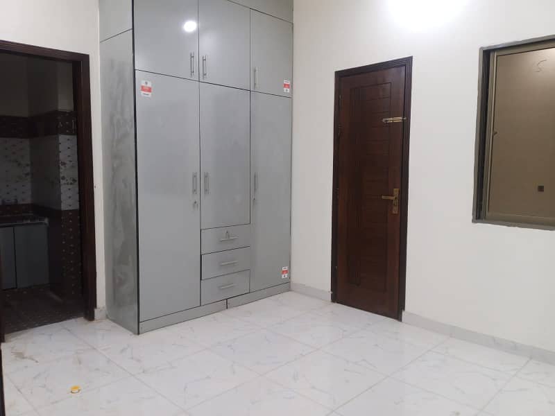 Brand New 4 Bed D/D Portion Available For Rent Prime Location Gulshan-e-iqbal Block-10A 14