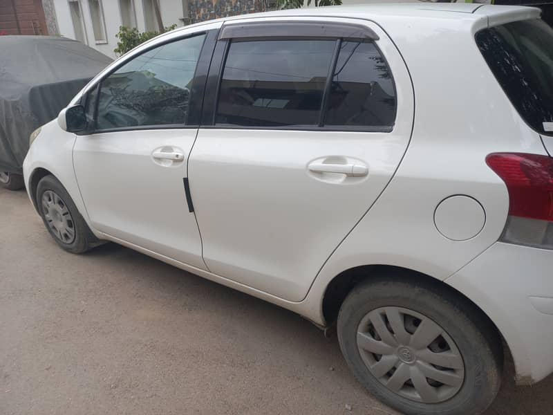 Toyota Vitz  2010/13 3