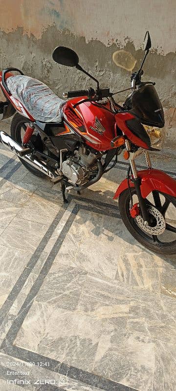 Honda CB 125F 2025 4