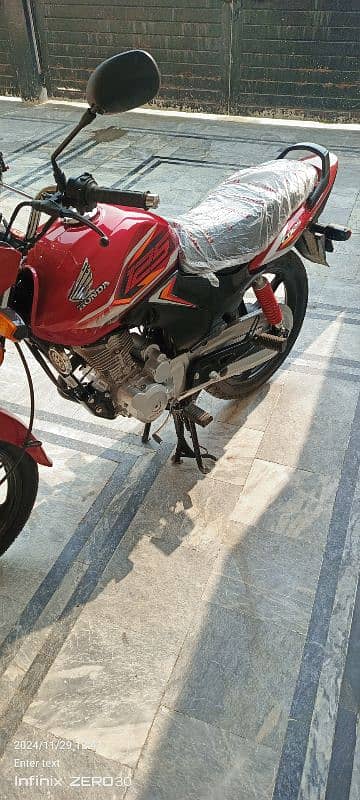 Honda CB 125F 2025 5