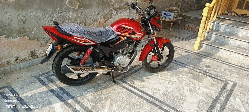 Honda CB 125F 2025 6