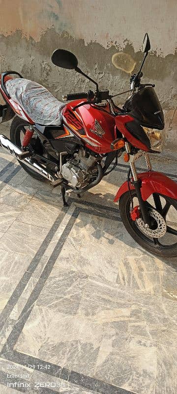 Honda CB 125F 2025 7