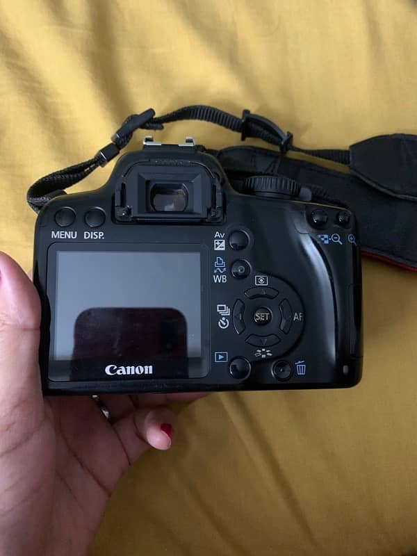 CANON D1000 1