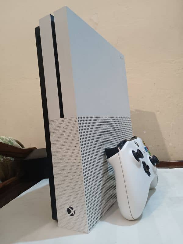 Xbox one s.                                      series/x 0